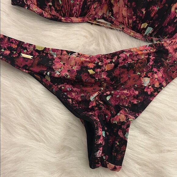 Victoria secret push up 2 piece swim suit size L
38D
Extra leopard swim bra - Picture 4 of 10